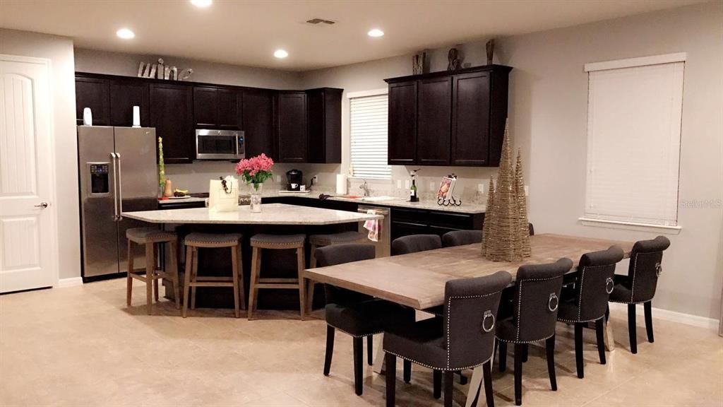 For Rent: $2,600 (3 beds, 2 baths, 2144 Square Feet)
