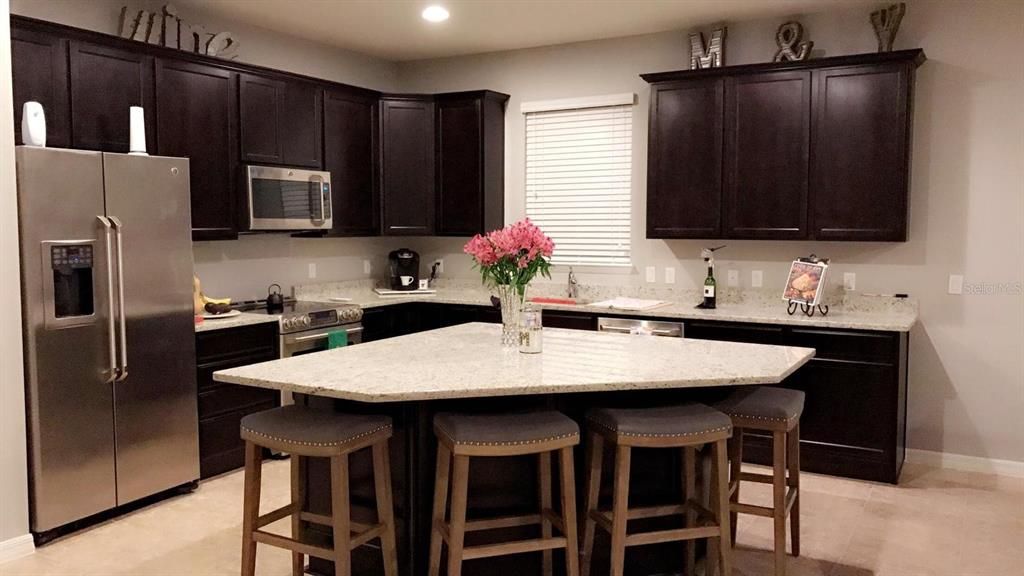 For Rent: $2,600 (3 beds, 2 baths, 2144 Square Feet)