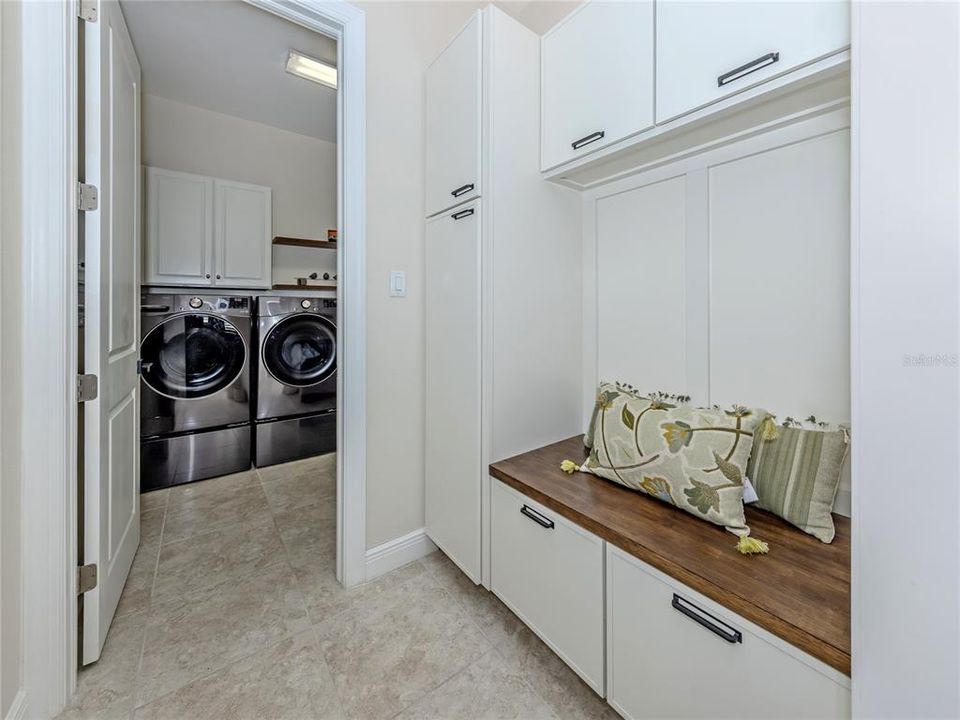 En Venta: $975,000 (3 camas, 3 baños, 2386 Pies cuadrados)