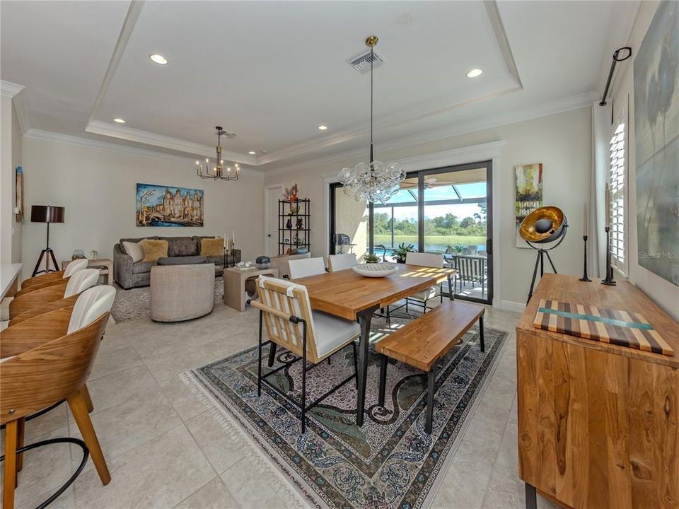 En Venta: $975,000 (3 camas, 3 baños, 2386 Pies cuadrados)