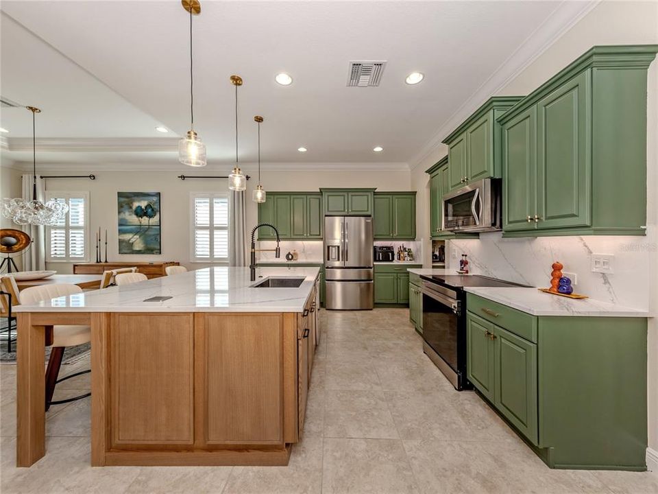 En Venta: $975,000 (3 camas, 3 baños, 2386 Pies cuadrados)