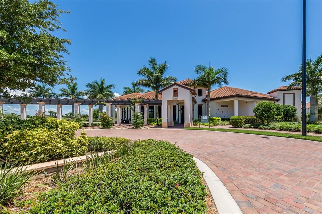 En Venta: $975,000 (3 camas, 3 baños, 2386 Pies cuadrados)