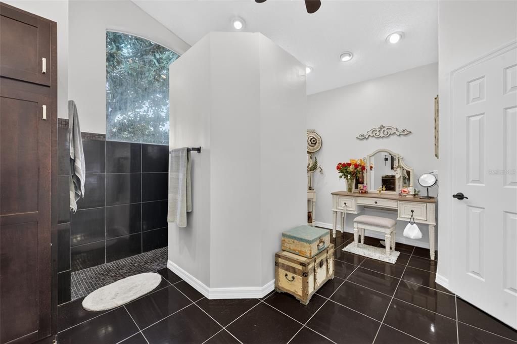 En Venta: $725,000 (4 camas, 2 baños, 2780 Pies cuadrados)