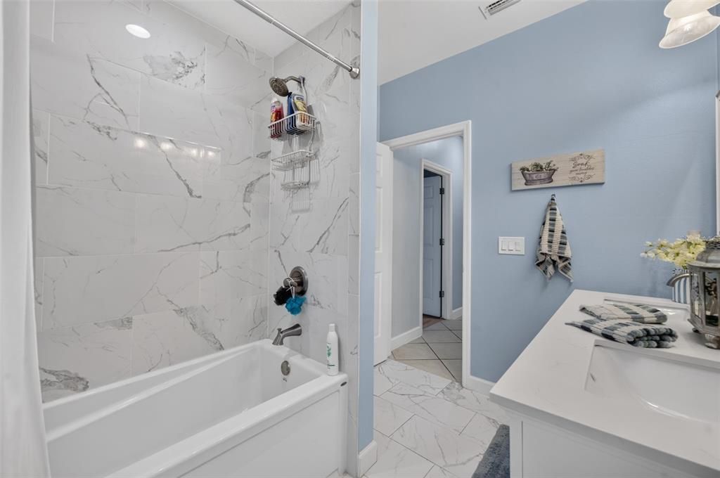 En Venta: $725,000 (4 camas, 2 baños, 2780 Pies cuadrados)