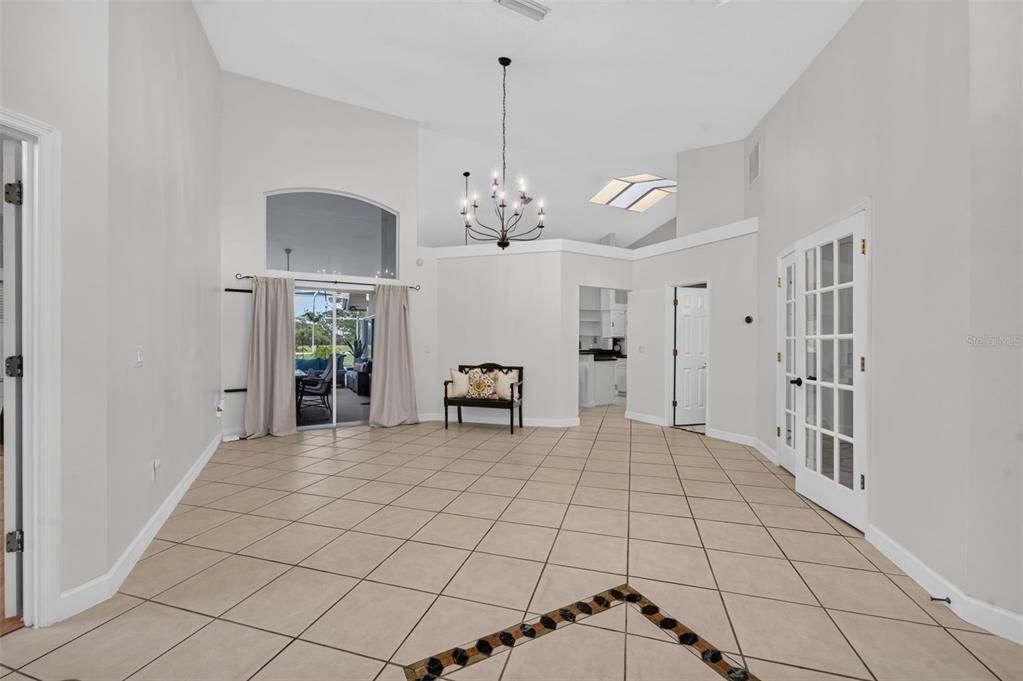 En Venta: $725,000 (4 camas, 2 baños, 2780 Pies cuadrados)