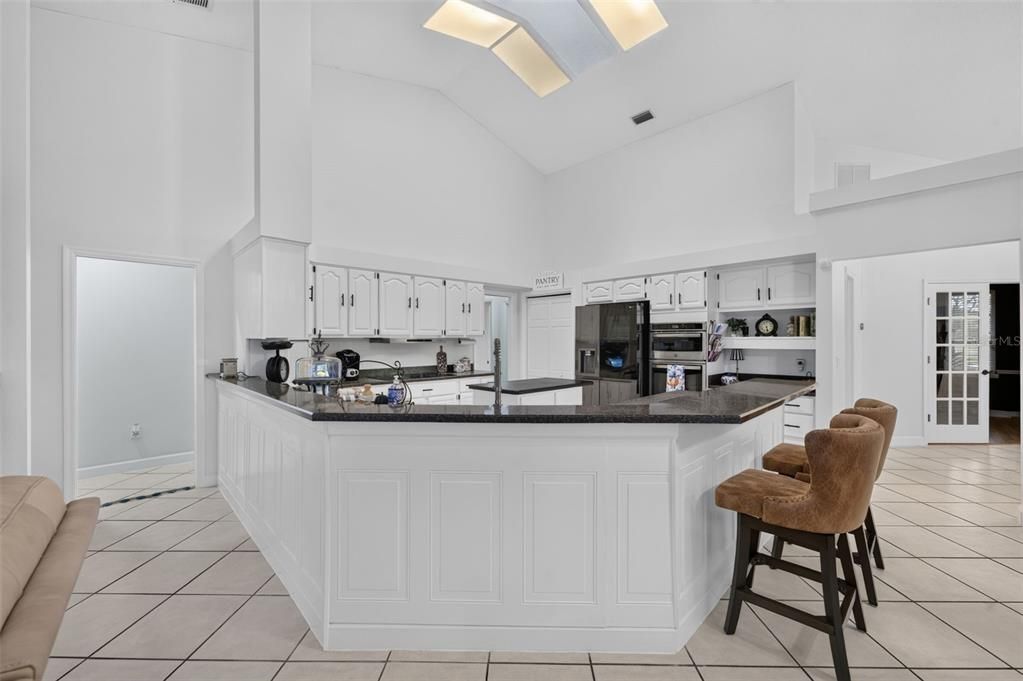 En Venta: $725,000 (4 camas, 2 baños, 2780 Pies cuadrados)