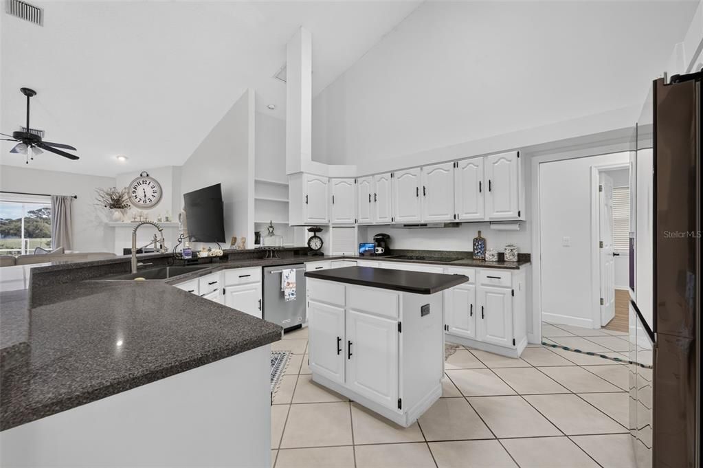 En Venta: $725,000 (4 camas, 2 baños, 2780 Pies cuadrados)