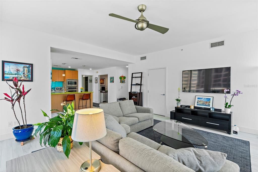 For Rent: $5,495 (1 beds, 1 baths, 1225 Square Feet)