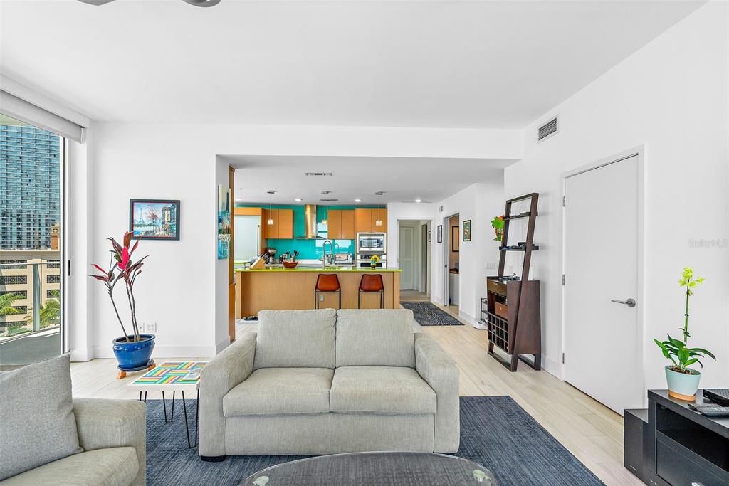 For Rent: $5,495 (1 beds, 1 baths, 1225 Square Feet)