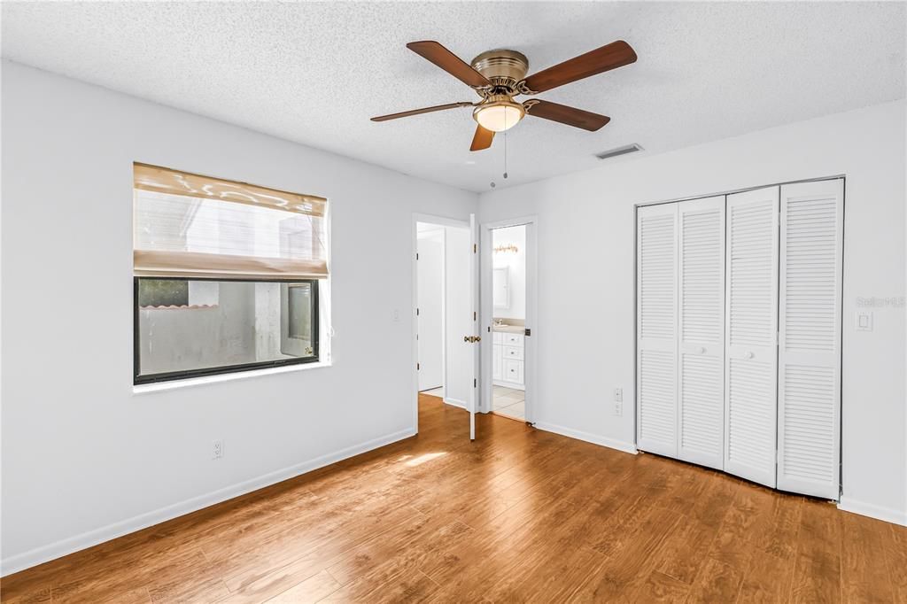 For Sale: $295,000 (2 beds, 2 baths, 1025 Square Feet)