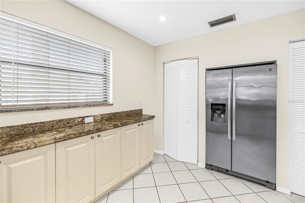 For Sale: $295,000 (2 beds, 2 baths, 1025 Square Feet)