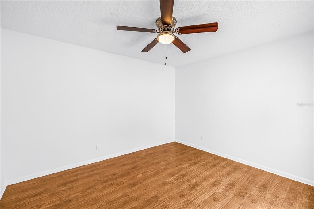 For Sale: $295,000 (2 beds, 2 baths, 1025 Square Feet)