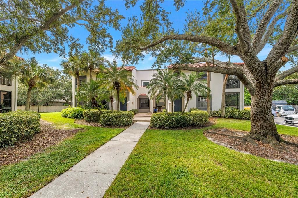 For Sale: $295,000 (2 beds, 2 baths, 1025 Square Feet)