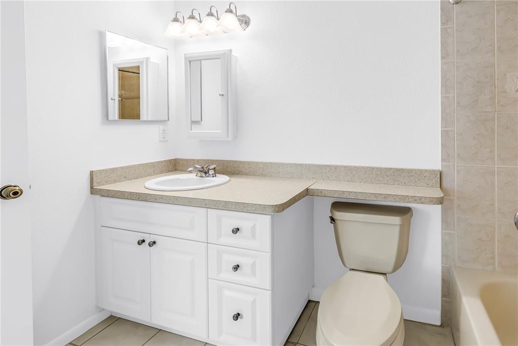 For Sale: $295,000 (2 beds, 2 baths, 1025 Square Feet)