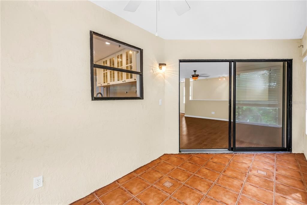 For Sale: $295,000 (2 beds, 2 baths, 1025 Square Feet)