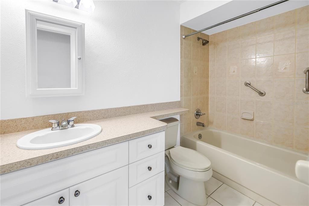 For Sale: $295,000 (2 beds, 2 baths, 1025 Square Feet)