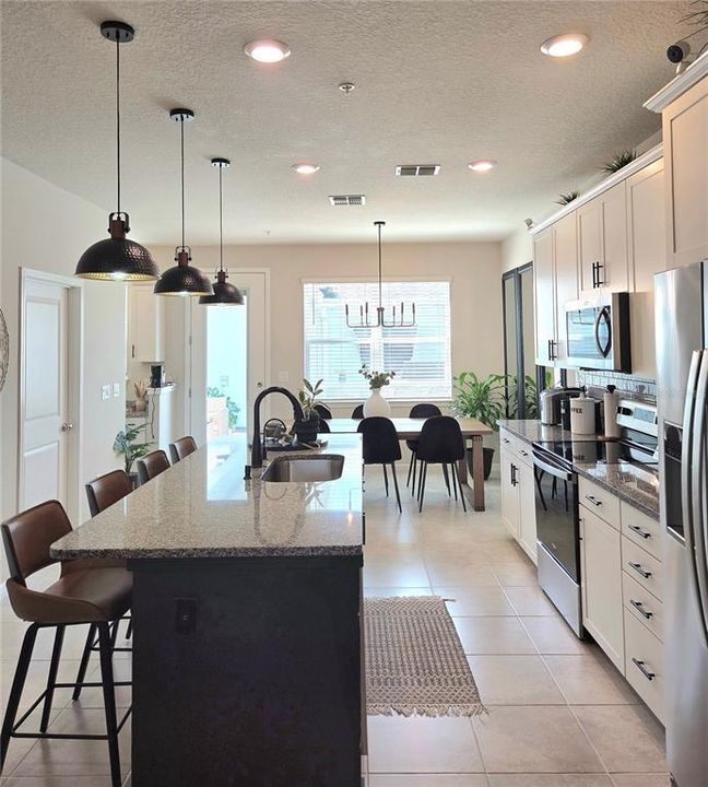 For Sale: $399,990 (2 beds, 2 baths, 1472 Square Feet)