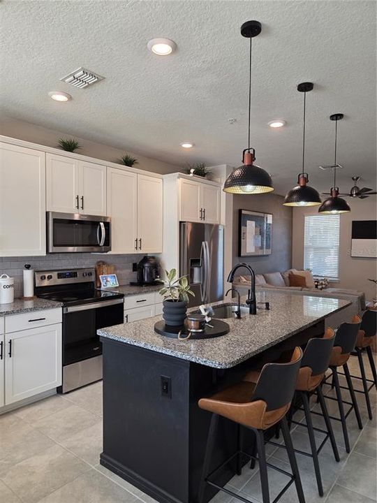 For Sale: $399,990 (2 beds, 2 baths, 1472 Square Feet)