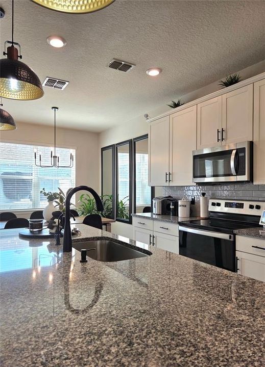 For Sale: $399,990 (2 beds, 2 baths, 1472 Square Feet)