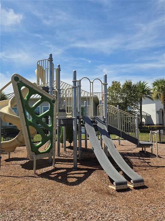 For Sale: $399,990 (2 beds, 2 baths, 1472 Square Feet)