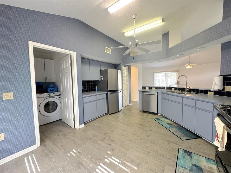 В аренду: $1,900 (3 спален, 2 ванн, 1516 Квадратных фут)