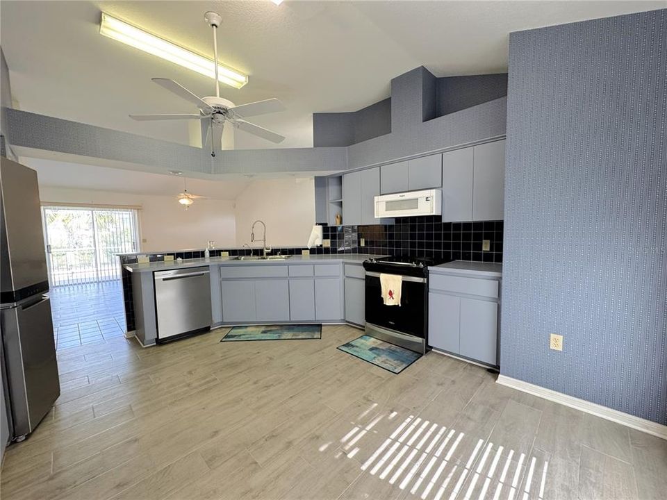В аренду: $1,900 (3 спален, 2 ванн, 1516 Квадратных фут)