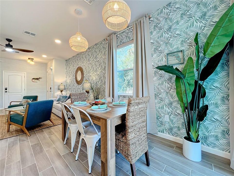 На продажу: $399,000 (4 спален, 2 ванн, 1735 Квадратных фут)
