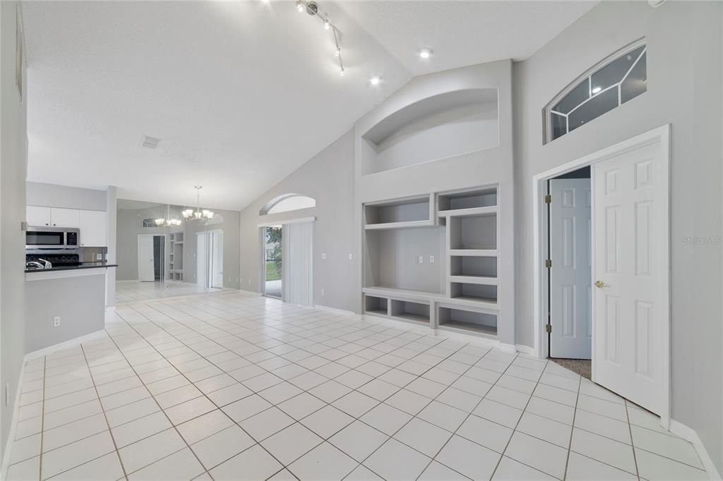 For Sale: $299,000 (3 beds, 2 baths, 1362 Square Feet)