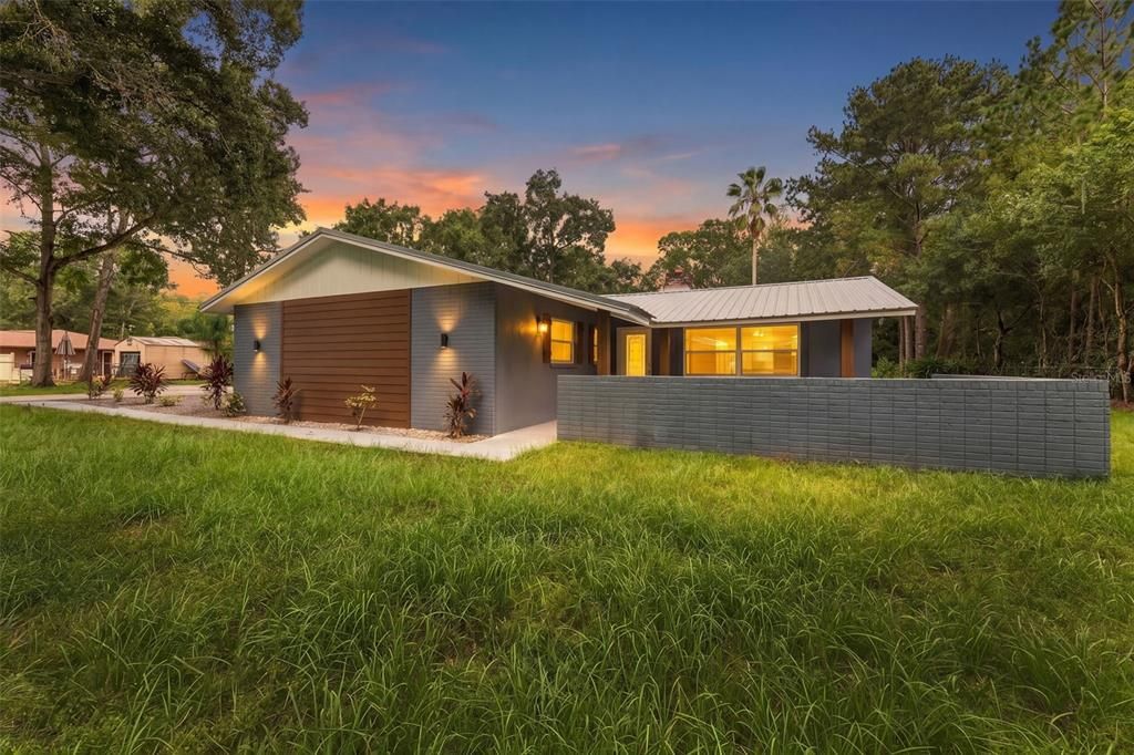 En Venta: $650,000 (4 camas, 2 baños, 2501 Pies cuadrados)