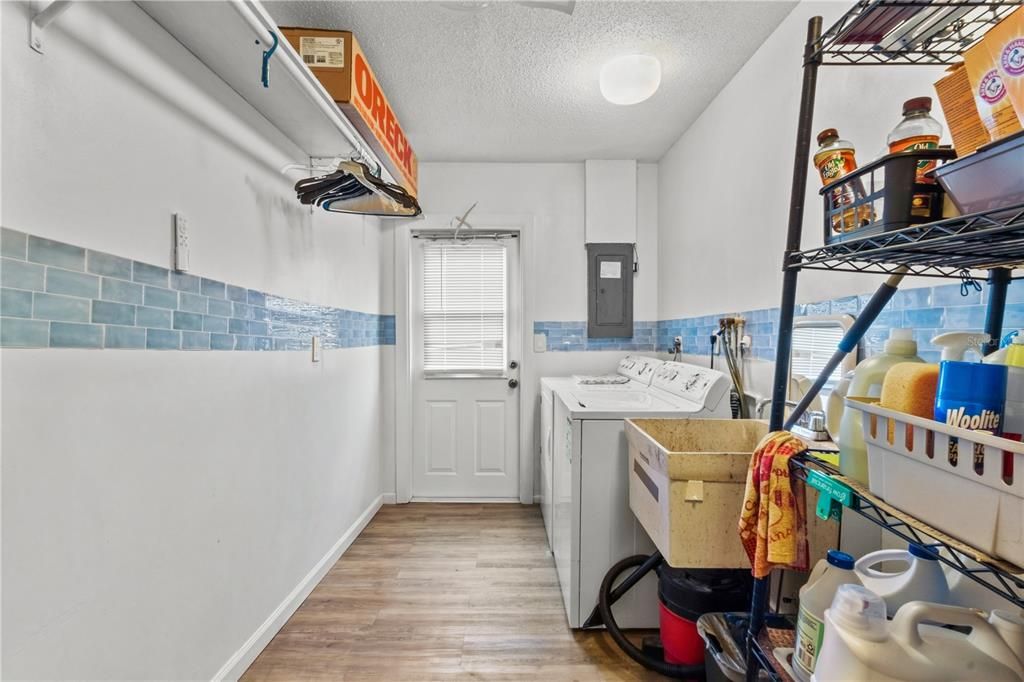 For Sale: $579,900 (3 beds, 2 baths, 1797 Square Feet)