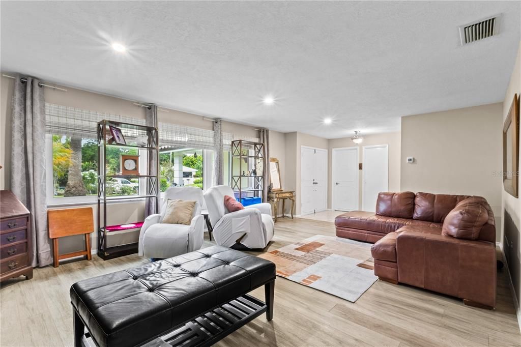 For Sale: $579,900 (3 beds, 2 baths, 1797 Square Feet)
