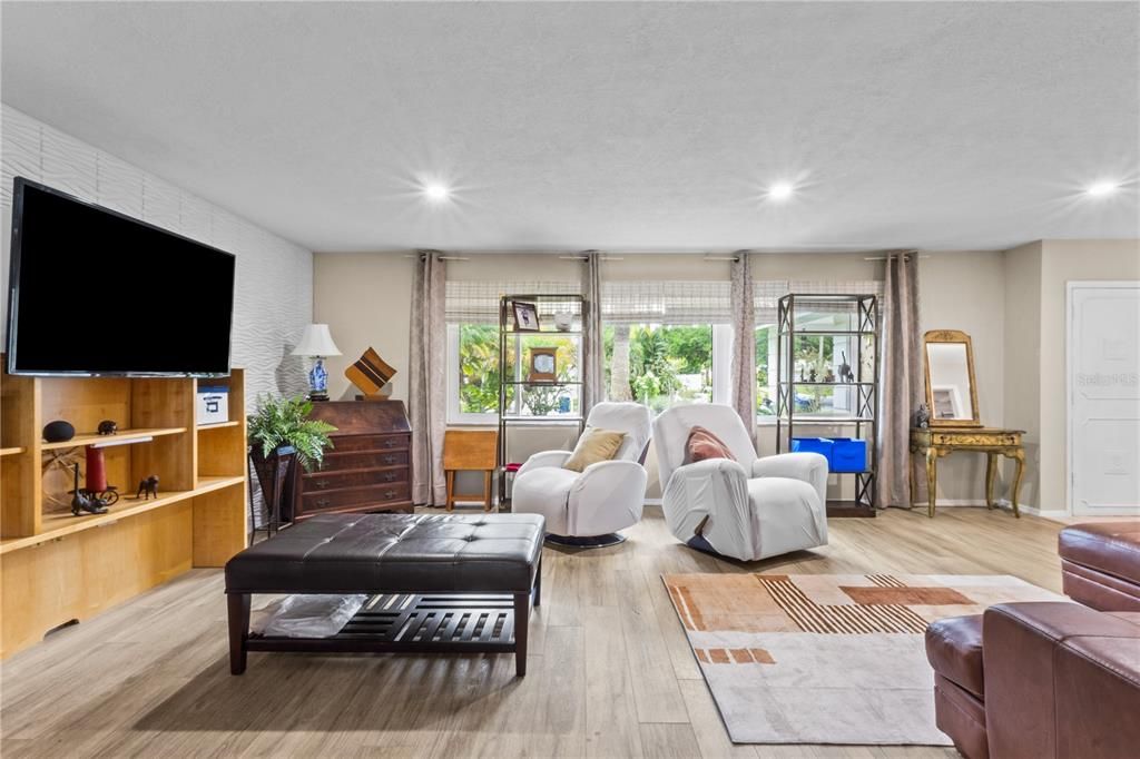 For Sale: $579,900 (3 beds, 2 baths, 1797 Square Feet)