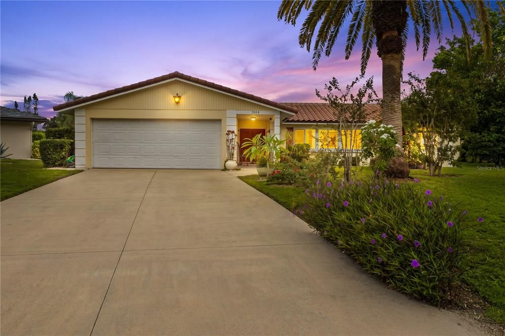 For Sale: $579,900 (3 beds, 2 baths, 1797 Square Feet)