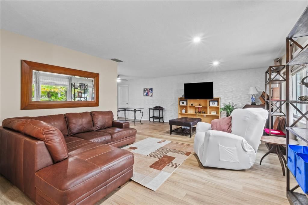 For Sale: $579,900 (3 beds, 2 baths, 1797 Square Feet)