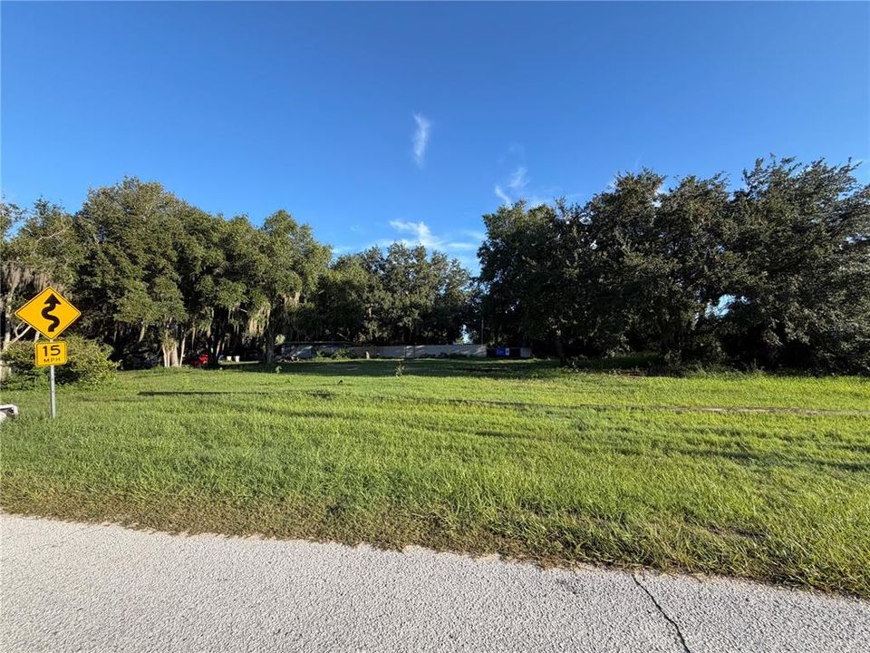 На продажу: $74,900 (0.73 acres)