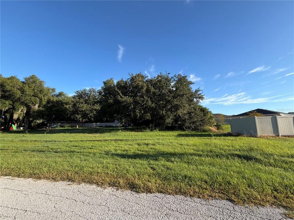 На продажу: $74,900 (0.73 acres)