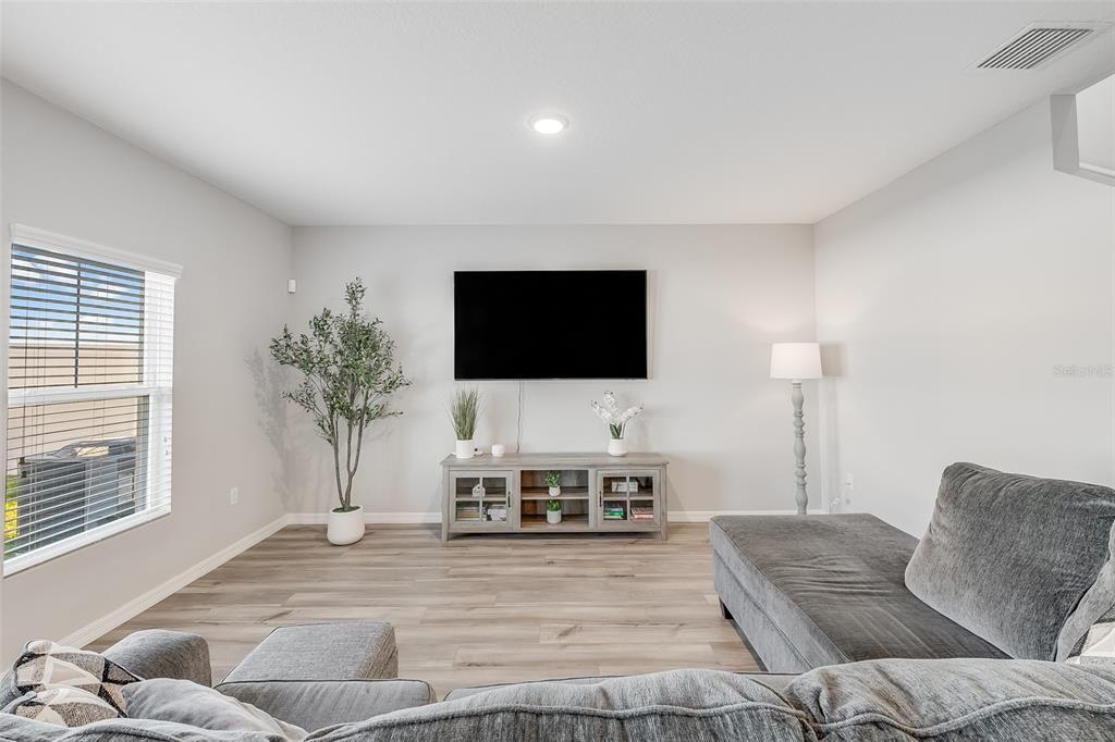 En Venta: $439,000 (5 camas, 3 baños, 2470 Pies cuadrados)