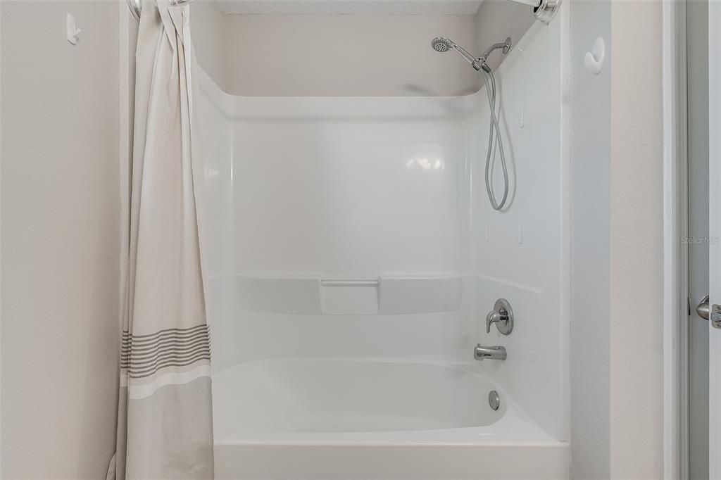 En Venta: $439,000 (5 camas, 3 baños, 2470 Pies cuadrados)