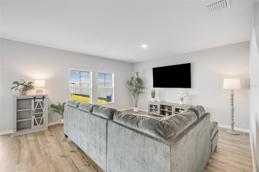 En Venta: $439,000 (5 camas, 3 baños, 2470 Pies cuadrados)