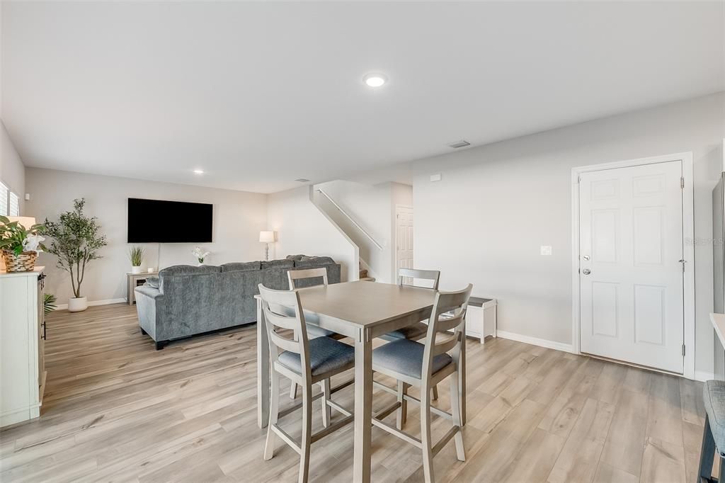 En Venta: $439,000 (5 camas, 3 baños, 2470 Pies cuadrados)