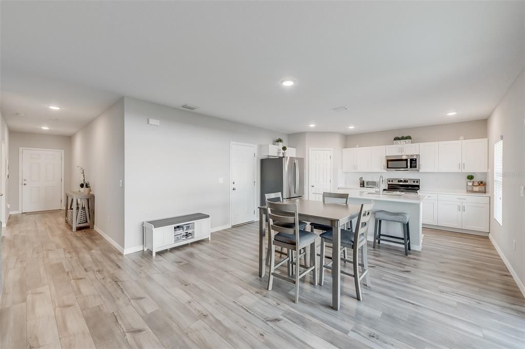 En Venta: $439,000 (5 camas, 3 baños, 2470 Pies cuadrados)