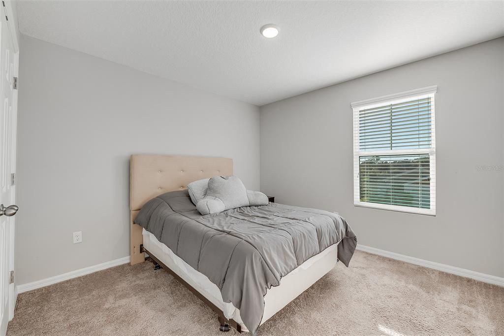 En Venta: $439,000 (5 camas, 3 baños, 2470 Pies cuadrados)