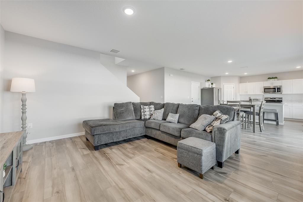 En Venta: $439,000 (5 camas, 3 baños, 2470 Pies cuadrados)