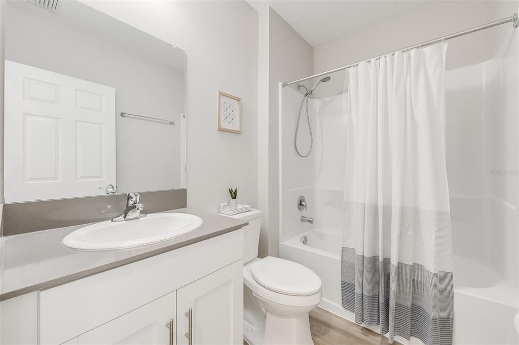 En Venta: $439,000 (5 camas, 3 baños, 2470 Pies cuadrados)