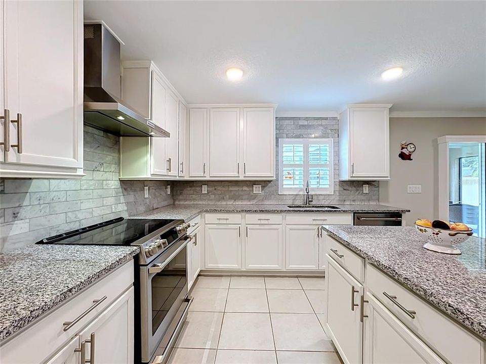 For Sale: $424,900 (4 beds, 2 baths, 2554 Square Feet)