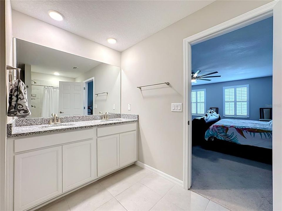 For Sale: $424,900 (4 beds, 2 baths, 2554 Square Feet)