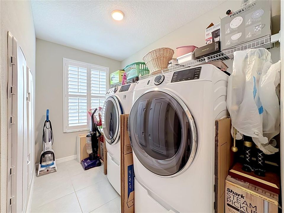 For Sale: $424,900 (4 beds, 2 baths, 2554 Square Feet)