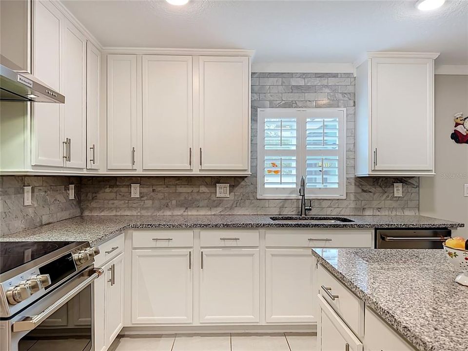 For Sale: $424,900 (4 beds, 2 baths, 2554 Square Feet)