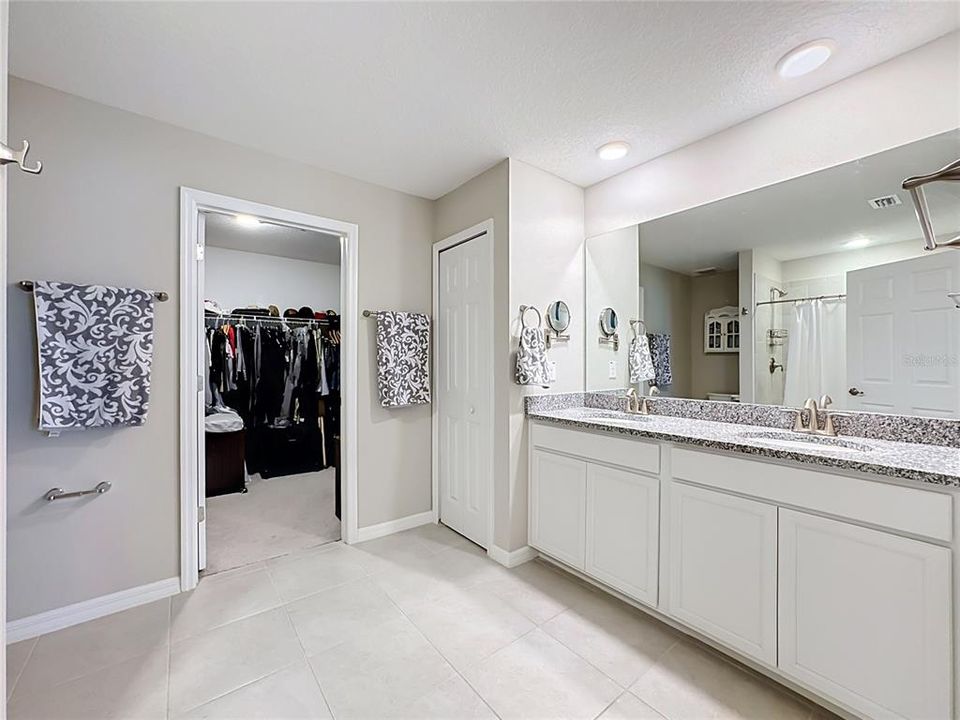 For Sale: $424,900 (4 beds, 2 baths, 2554 Square Feet)
