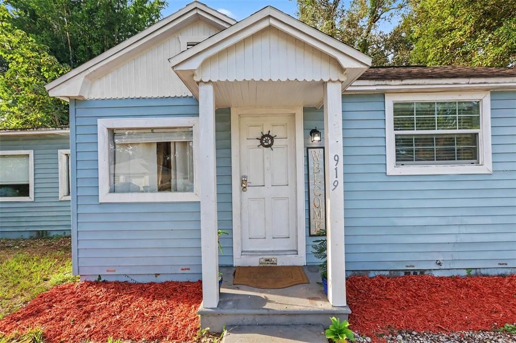For Sale: $243,000 (2 beds, 1 baths, 912 Square Feet)